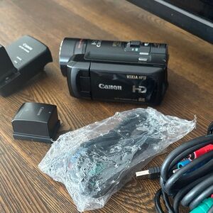 Canon VIXIA HF11 Black HD Camcorder
